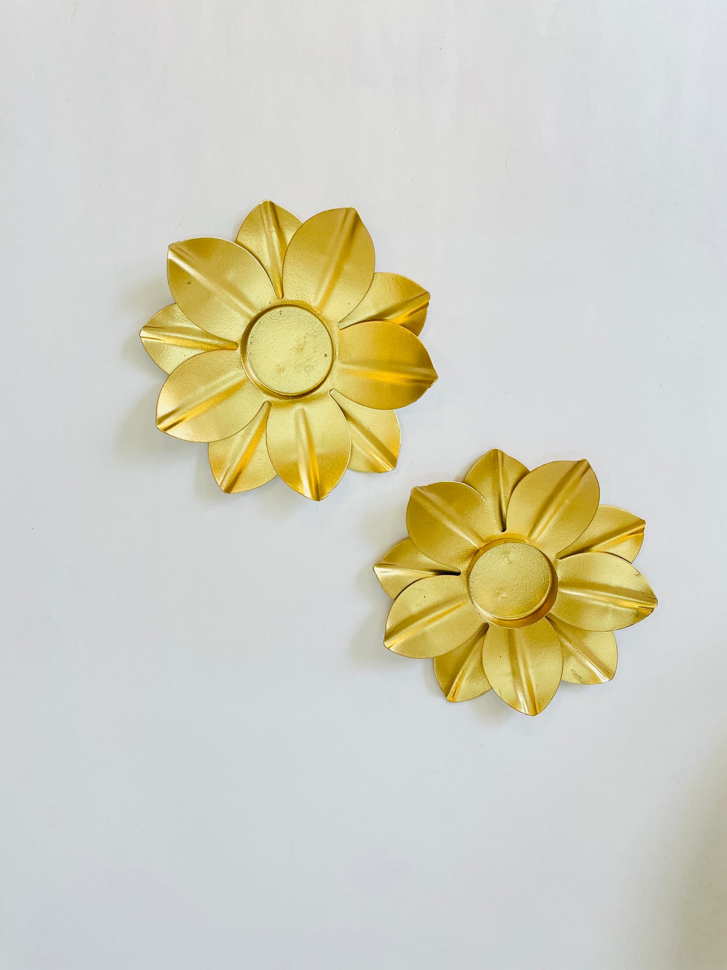 Metallic Lotus Candle Holder – 6 Inch
