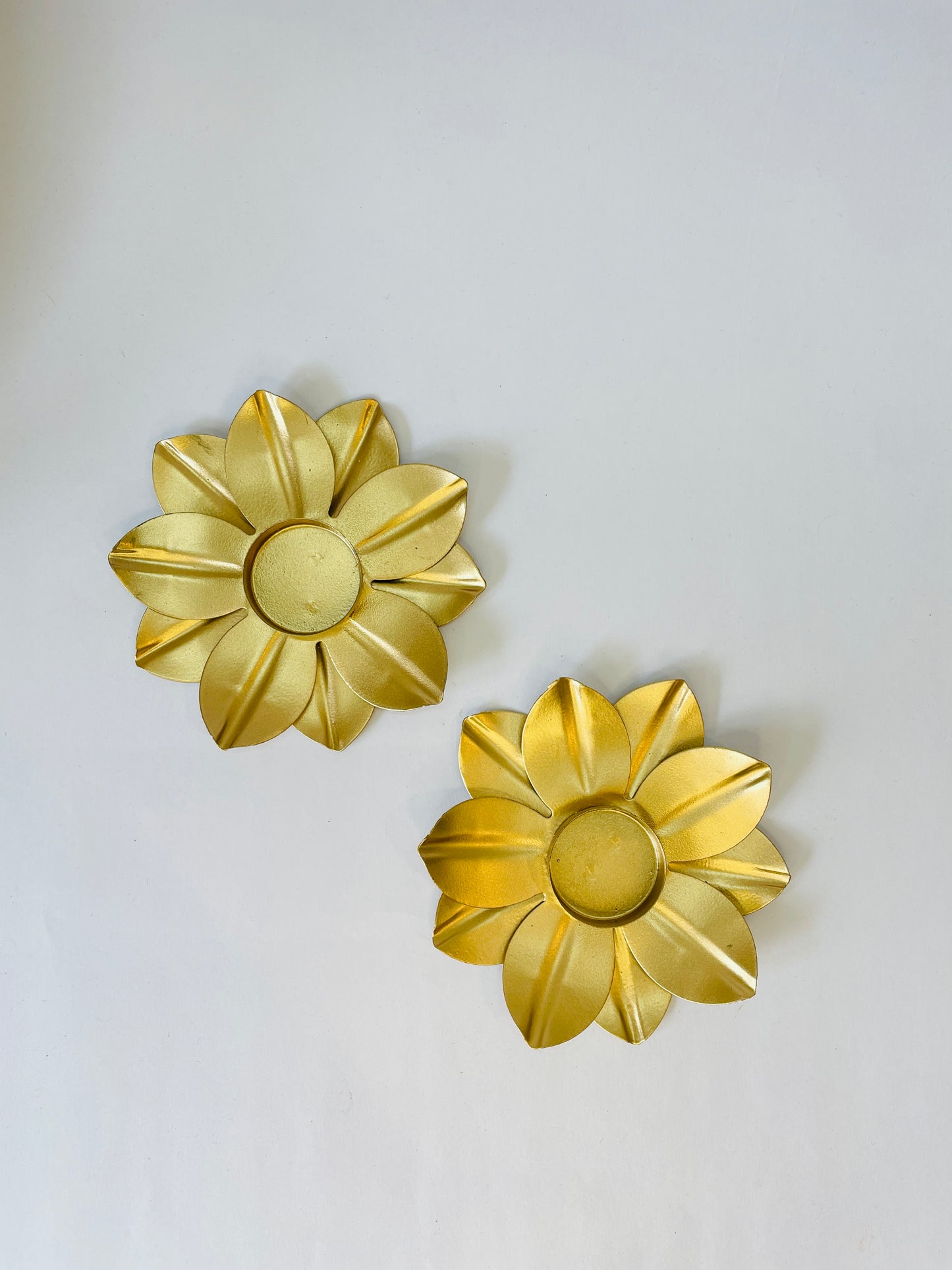 Metallic Lotus Candle Holder – 6 Inch