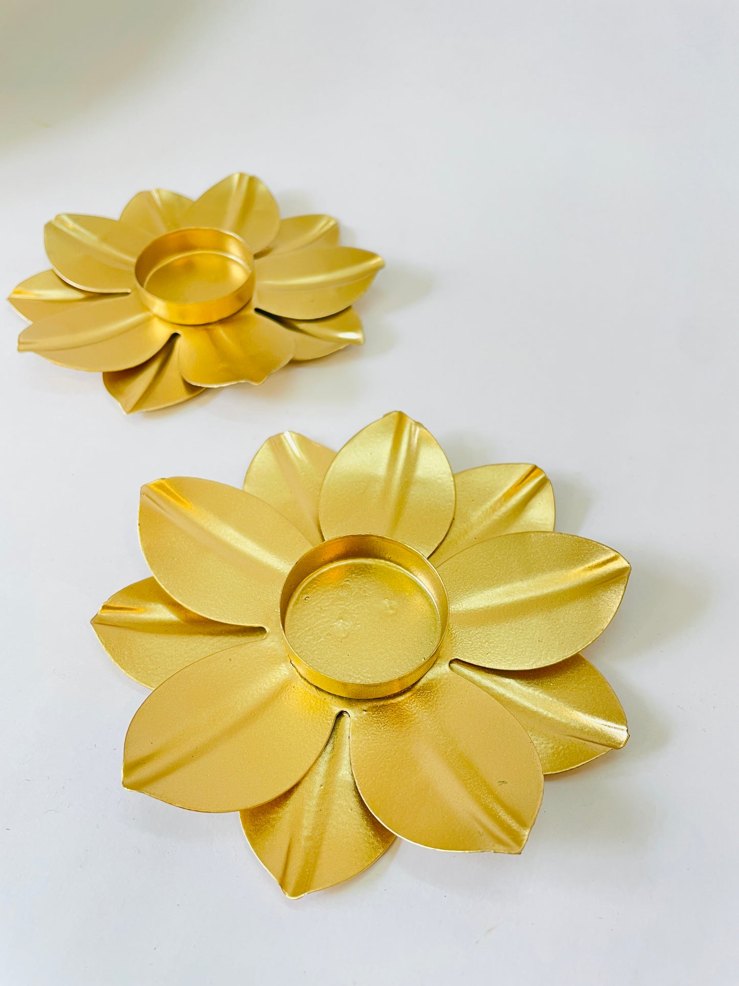 Metallic Lotus Candle Holder – 6 Inch