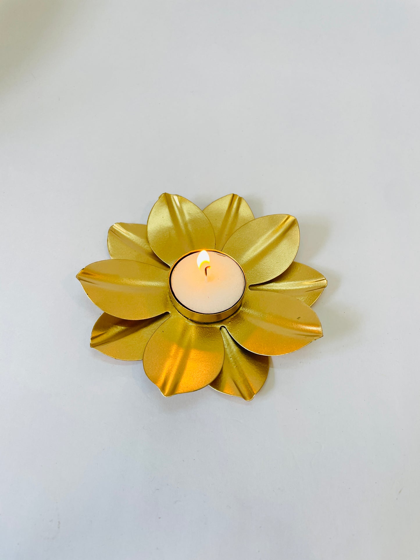 Metallic Lotus Candle Holder – 6 Inch