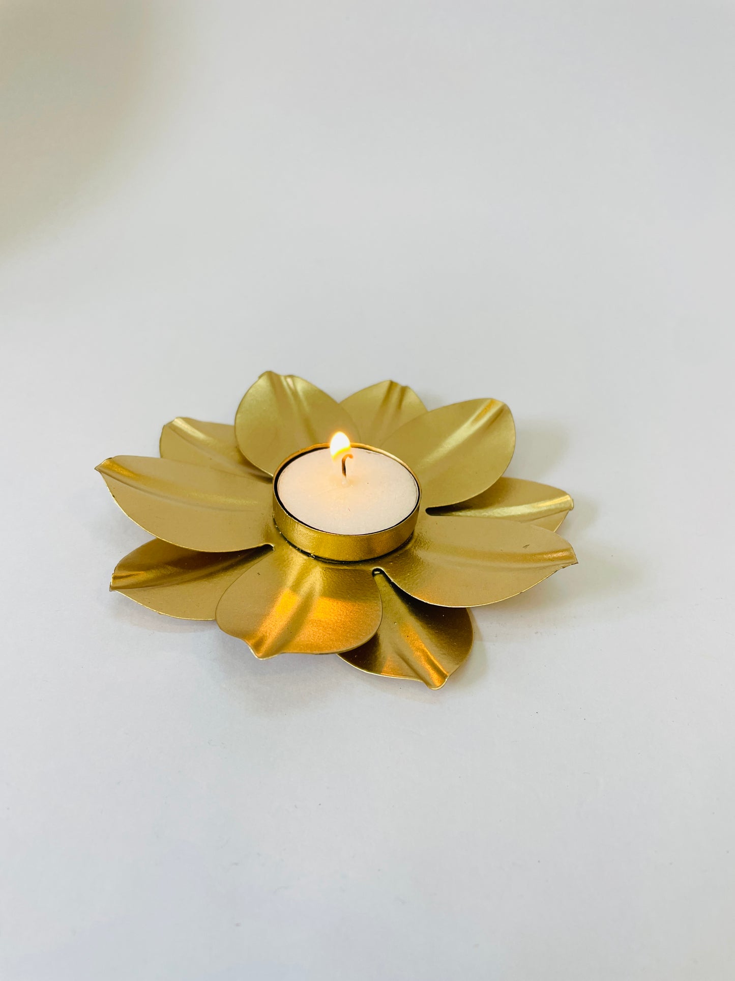 Metallic Lotus Candle Holder – 6 Inch