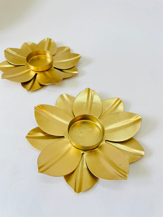 Metallic Lotus Candle Holder – 6 Inch